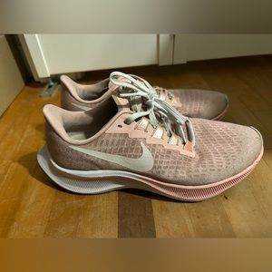 Nike Pegasus 37 Size 6 pre-owned